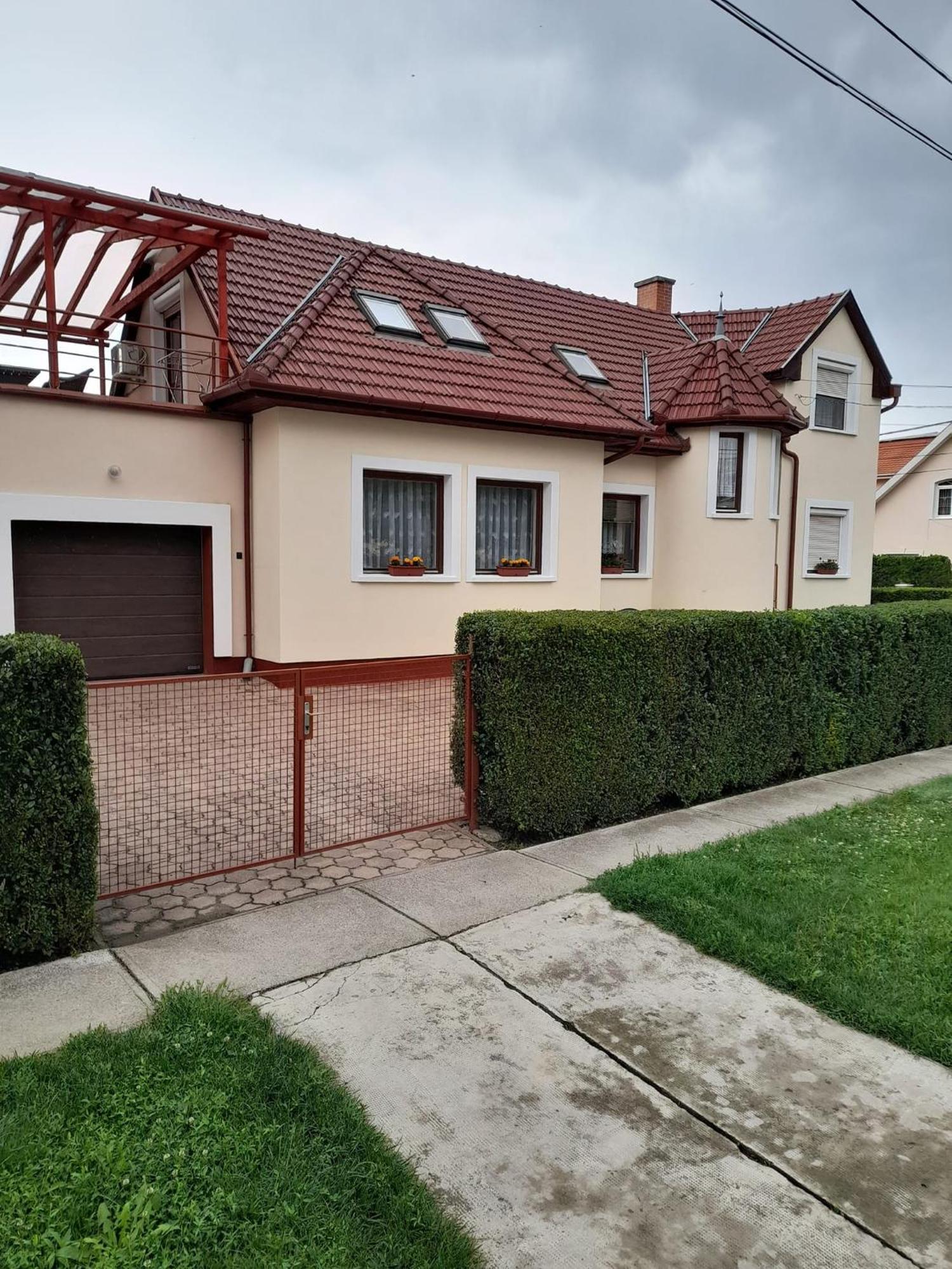 Karika Vendeghaz Apartment Hajduszoboszlo Exterior photo